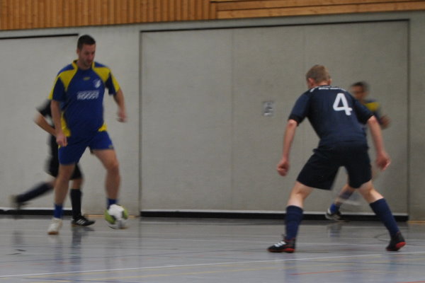 Stefan Schliemann setzt hier zum Dribbling an. | Foto: Verein