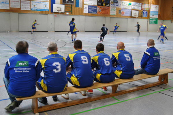 Reichlich Spieler zum Wechseln auf der Bank der TSG Calbe. | Foto: Verein