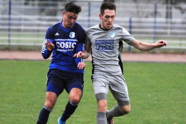 Christian Kober (r.) und die Calbenser haben nach einem guten Auftakt den Faden verloren. Atzendorf war in den entscheidenden Szenen konsequenter. | Foto: Kevin Sager