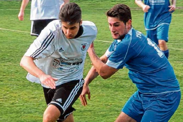 Der Zusammenhalt des Calbenser Teams war zu spüren. Auch Michel Veloso (rechts) kämpfte um jeden Ball. | Foto: F. Herz