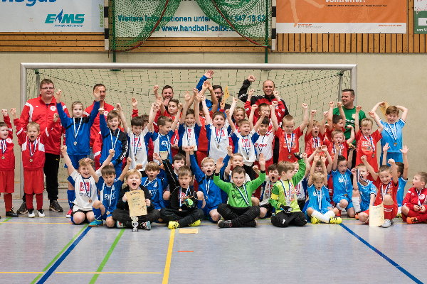 Gemeinsames Erinnerungsfoto nach dem tollen Turnier in der Calbenser Hegersporthalle. | Foto: Verein