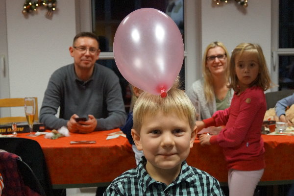 Der Junge mit dem Luftballon. | Foto: Verein