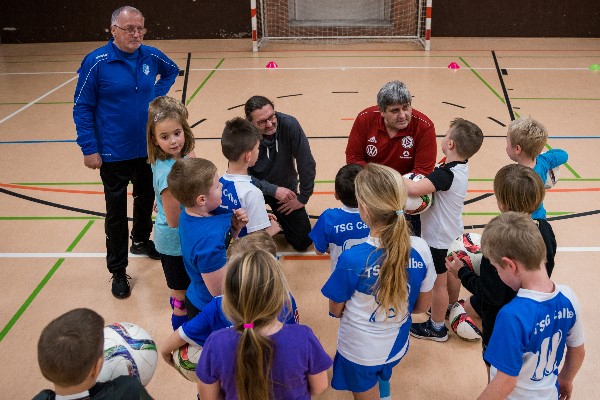 Kleine Gesprächsrunde zu Beginn des Trainings. | Foto: Verein