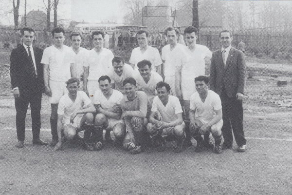 1962 - Bezirksklasse - Oben von links 1. Reihe: Postel, Ebel, Bierhals, Riemer, Gruzla, Knopf, Stille, Siewert, Schütze, Wehling unten: Nolte, Körner, Elze, Hermann, Haupt