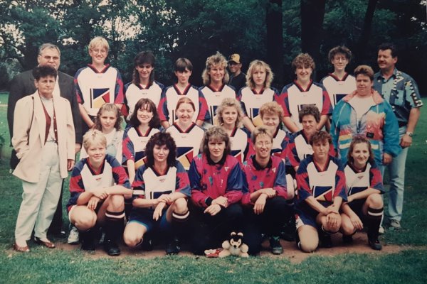 Die Frauenmannschaft der TSG Calbe im Jahr 1997. | Foto: Verein