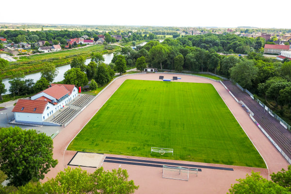 Das Hegerstadion in Calbe von oben - Blick 1.