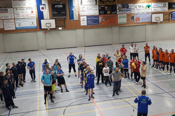 Aufstellung aller Teams nach dem Vereinsturnier der Fußballer der TSG Calbe 2018. | Foto: Verein