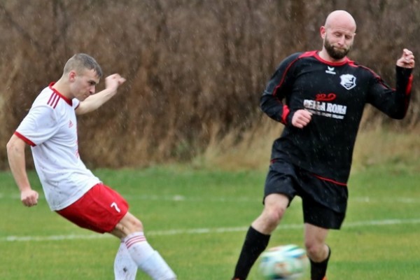 Sebastian Ast (rechts) und die Reserve der TSG Calbe mussten sich gegen Nico Klemmer und den SV 09 Staßfurt II knapp geschlagen geben. | Foto: Sven Brückner