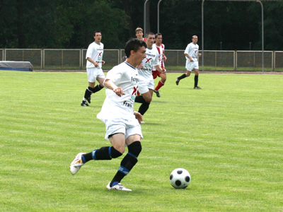 S. Bergholz auf dem Weg zum 1 : 2 Anschlusstreffer